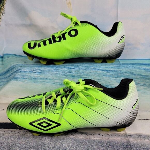 Umbro Neon Green/Black Soccer Cleats Boys 4.5 - Picture 8 of 9